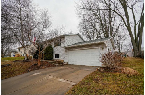 504 14th Ave, Baraboo, WI 53913