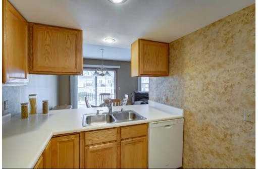6175 Dell Dr 2, Madison, WI 53718