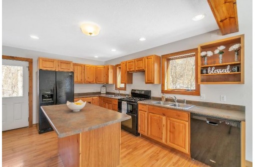 N3959 Sunrise Cir, Brodhead, WI 53520