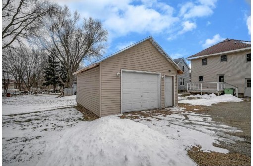 713 S Spring St, Beaver Dam, WI 53916