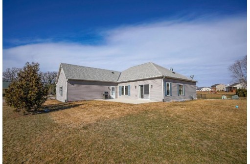 623 Stonefield Ln, Whitewater, WI 53190