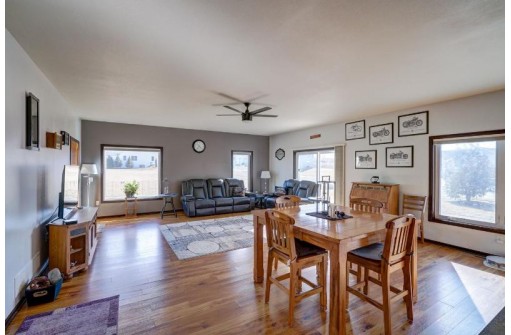 623 Stonefield Ln, Whitewater, WI 53190