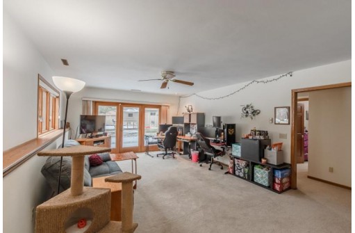 404 Hawthorn Ct, DeForest, WI 53532