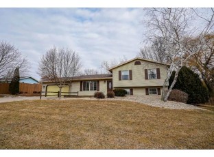 2760 Rolling View Rd Stoughton, WI 53589