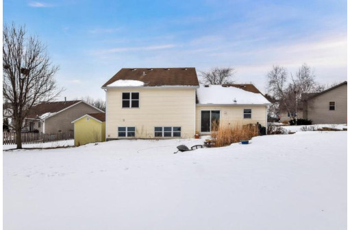 120 Harvest Cir, Mount Horeb, WI 53572