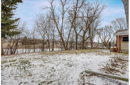 303 Prairie Ave, Lake Mills, WI 53551