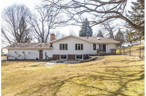 N8027 Elser Dr, Beaver Dam, WI 53916