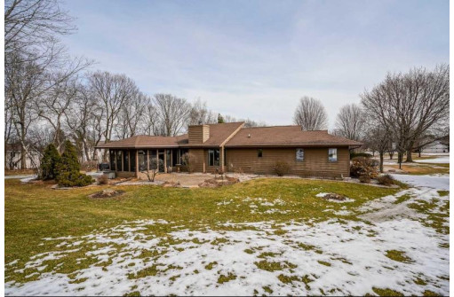 5800 Emerald Grove Ln, Waunakee, WI 53597