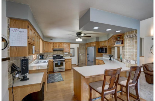 5800 Emerald Grove Ln, Waunakee, WI 53597