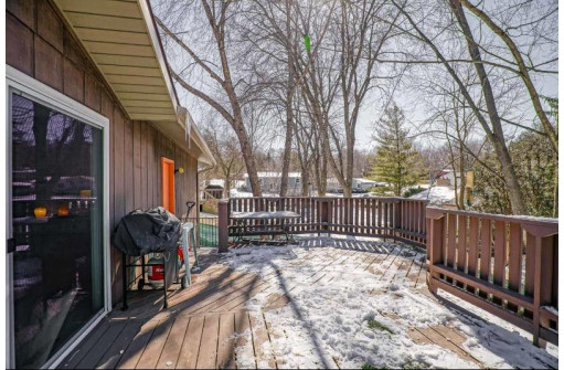 2614 Ravenswood Rd, Madison, WI 53711