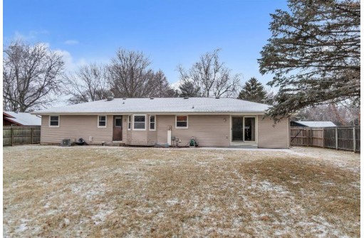 838 Suffolk Dr, Janesville, WI 53546