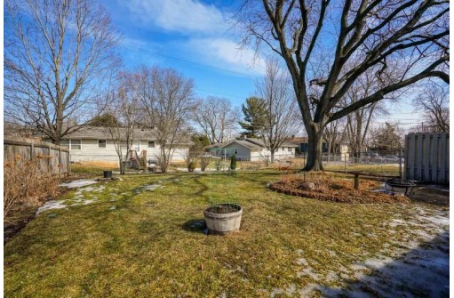 6712 Spring Grove Ct, Middleton, WI 53562