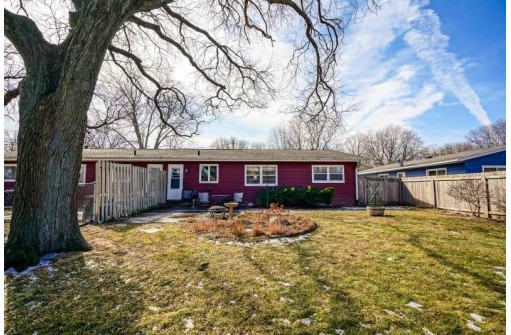 6712 Spring Grove Ct, Middleton, WI 53562