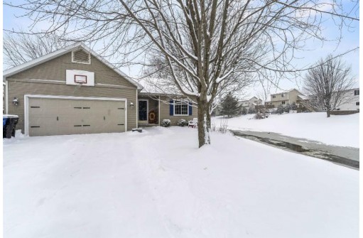 530 Goldenrod Cir, Verona, WI 53593