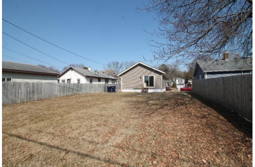 1336 Blaine Ave, Janesville, WI 53545