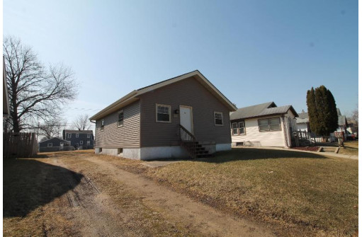 1336 Blaine Ave, Janesville, WI 53545