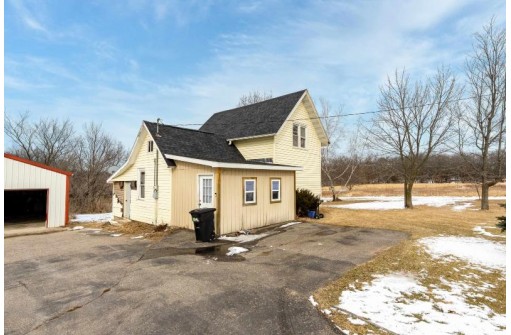 222 County Road P, Oxford, WI 53952