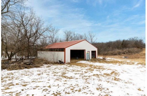 222 County Road P, Oxford, WI 53952