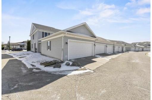 1534 Smithfield Dr, Sun Prairie, WI 53590