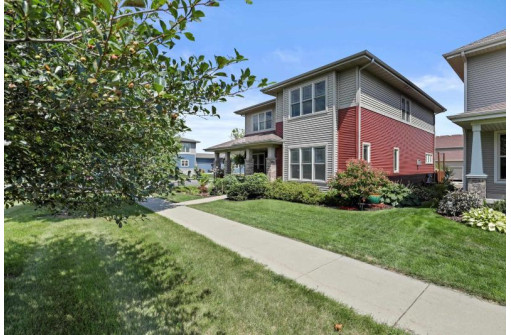 1529 O'Keeffe Ave, Sun Prairie, WI 53590