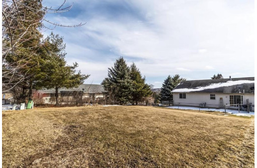 606 14th Ave, New Glarus, WI 53574