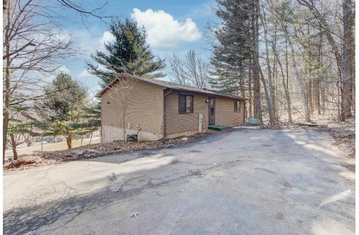 S4496 Belter Dr, North Freedom, WI 53951