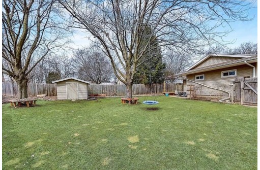 2102 Whenona Dr, Madison, WI 53711