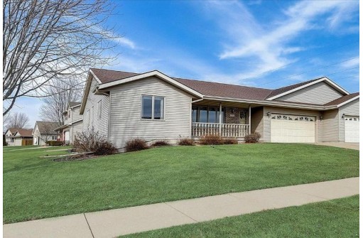 3326 Crabapple Ln, Janesville, WI 53548