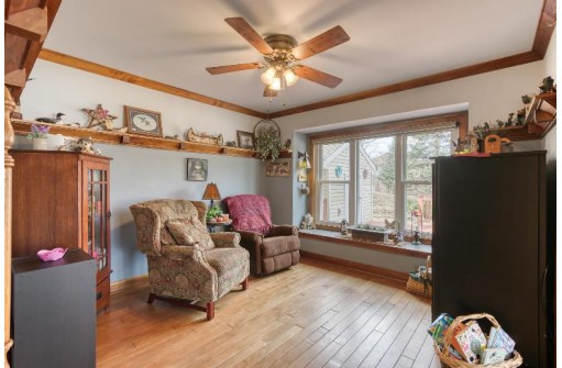 S5521 Glacier Dr, Baraboo, WI 53913