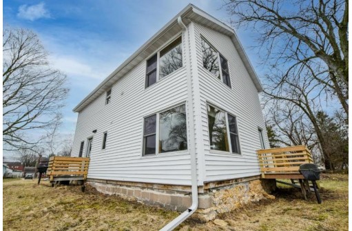 47 River St, Belleville, WI 53508