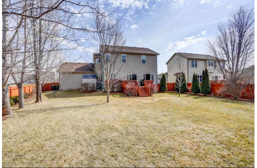 1342 Circle Dr, Sun Prairie, WI 53590