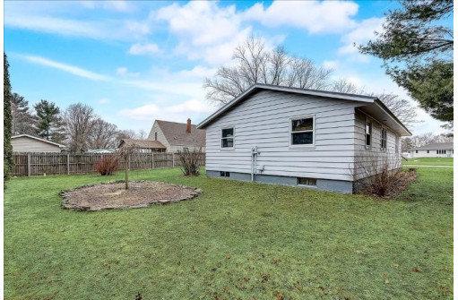 324 Spruce St, Sauk City, WI 53583-1241