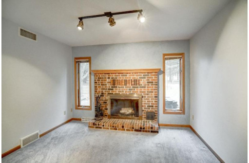 6465 Brandywood Tr, Sun Prairie, WI 53590