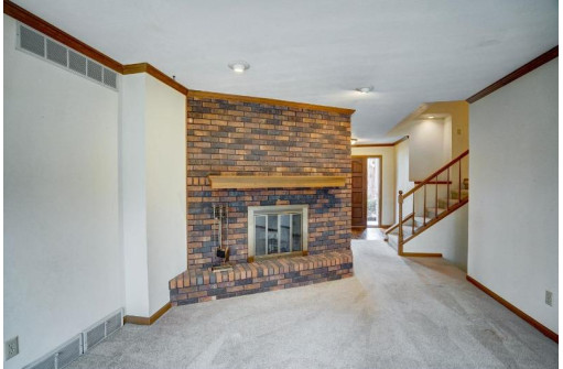 37 Stacy Ln, Madison, WI 53716