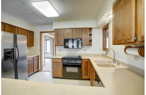 37 Stacy Ln, Madison, WI 53716