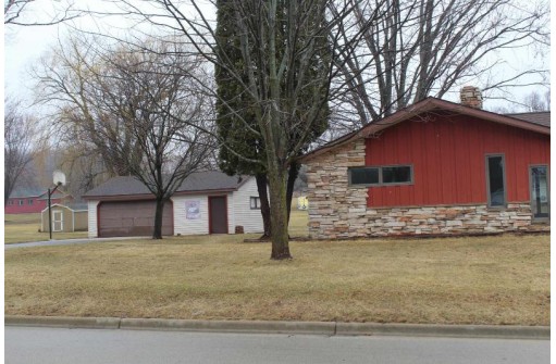 11 W Vista Blvd, Markesan, WI 53946