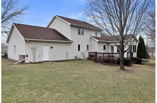 808 Levanger Ln, Stoughton, WI 53589