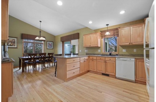 808 Levanger Ln, Stoughton, WI 53589