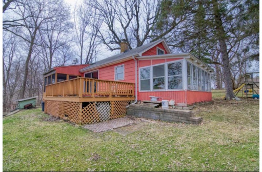 N1084 Lake Dr, Edgerton, WI 53534