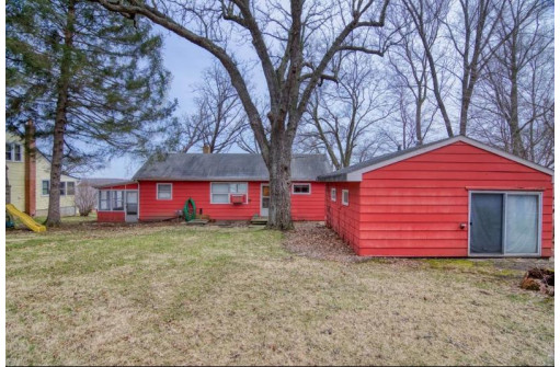 N1084 Lake Dr, Edgerton, WI 53534