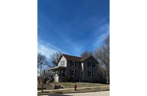 102 N Pleasant St, Cambridge, WI 53523