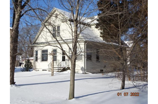 W5884 Lake St, Montello, WI 53949