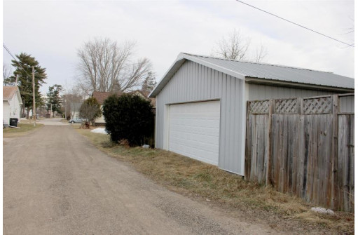 410 N Kilbourn Ave, Tomah, WI 54660