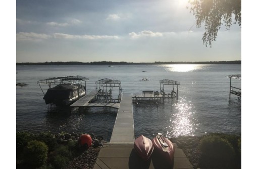 365 S Ferry Dr, Lake Mills, WI 53551