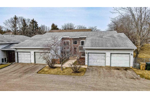 1105 Mckenna Blvd E, Madison, WI 53719