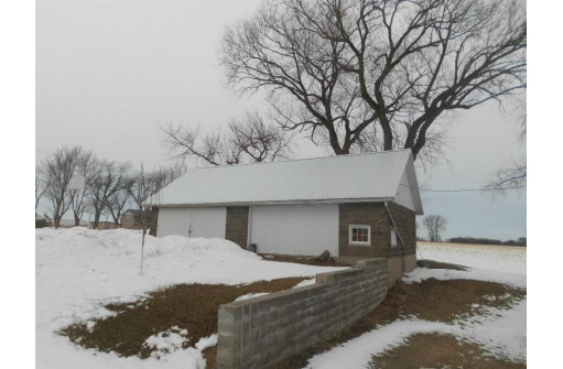 N10654 Cottonwood Rd, Waupun, WI 53963-9044