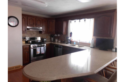 N10654 Cottonwood Rd, Waupun, WI 53963-9044