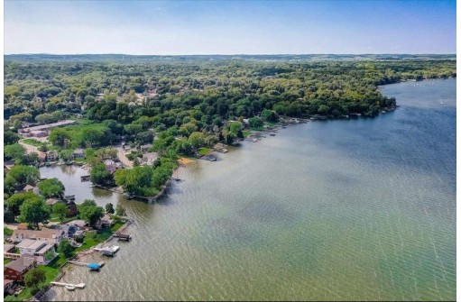 5316 Lake Mendota Dr, Madison, WI 53705