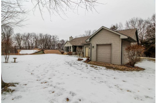 W9173 Wilderness Pl, Cambridge, WI 53523