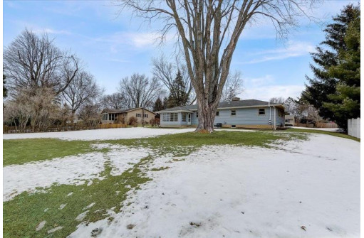 116 Greenbriar Dr, Sun Prairie, WI 53590